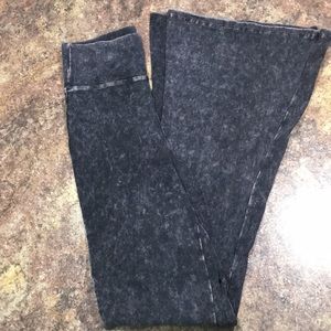 Women’s Flare Mineral-Wash Leggings Size Medium